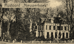 602397 Gezicht op het huis Nieuwerhoek (Vredehofstraat) te Soestdijk (gemeente Soest). N.B. Het huis Nieuwerhoek is in ...